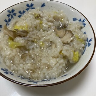 便秘解消にも。炊飯器で舞茸と白菜の優しいお粥